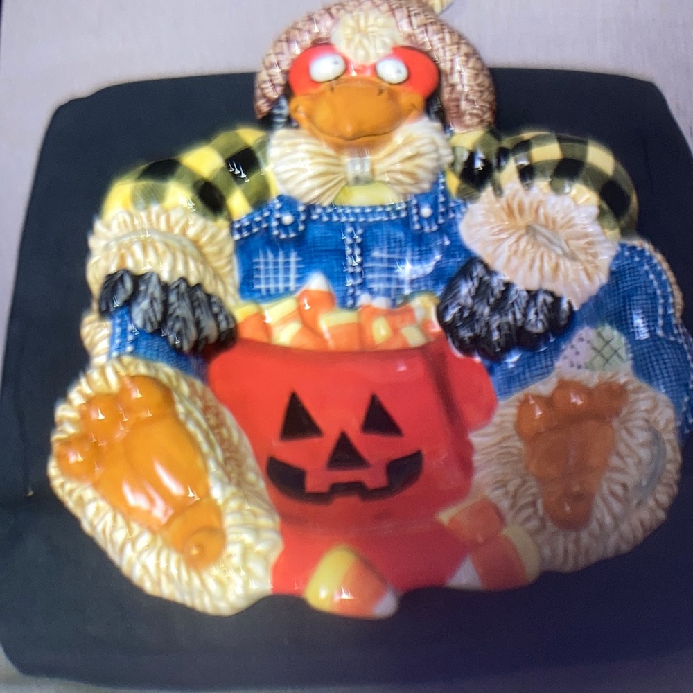 Rare. NEW Fitz and Floy scary crow candy dish